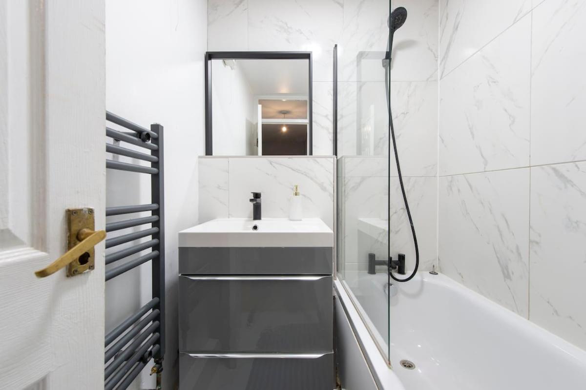 Lovely 2-Bed 20 Mins To Central London Exterior photo