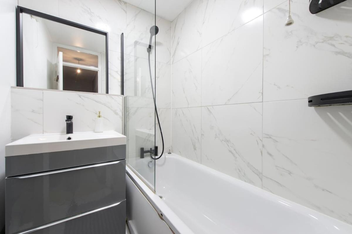 Lovely 2-Bed 20 Mins To Central London Exterior photo