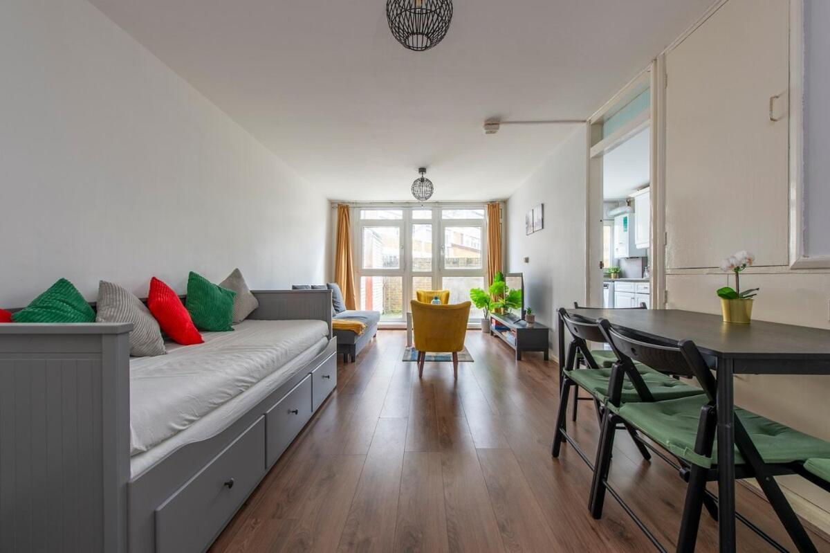 Lovely 2-Bed 20 Mins To Central London Exterior photo
