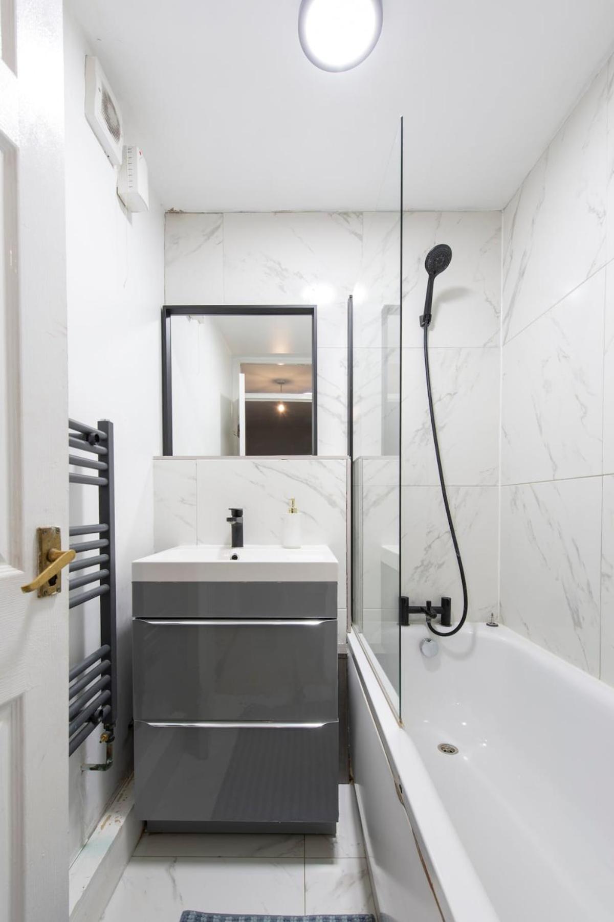 Lovely 2-Bed 20 Mins To Central London Exterior photo